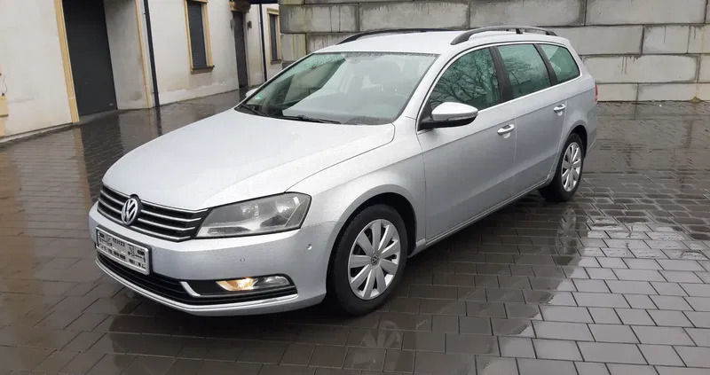 samochody osobowe Volkswagen Passat cena 24900 przebieg: 294000, rok produkcji 2011 z Cieszanów